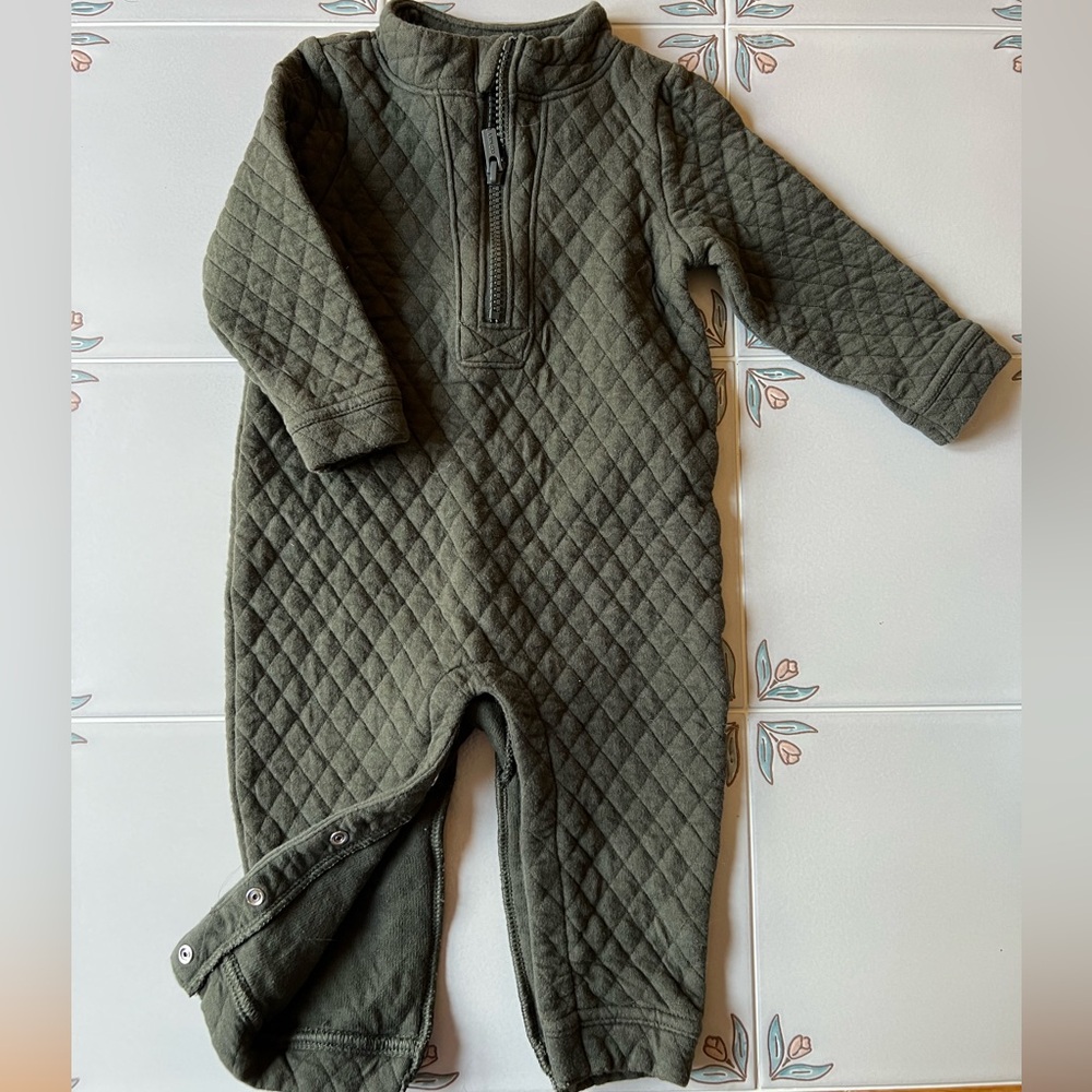 Old Navy Quilted One Piece size 12-18 months